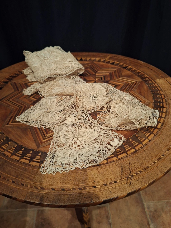 Antico pizzo al Filet Cm620x14 Buone Condizioni - Immagine 2 di 3