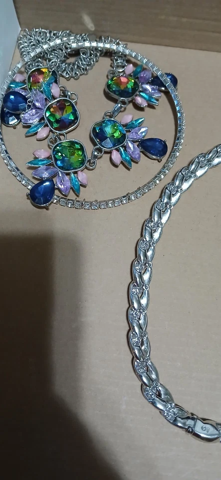 100 Pieces of Silver Tone Vintage to New Costume Jewelry Lot #1 Some Signed - Image 3 of 4