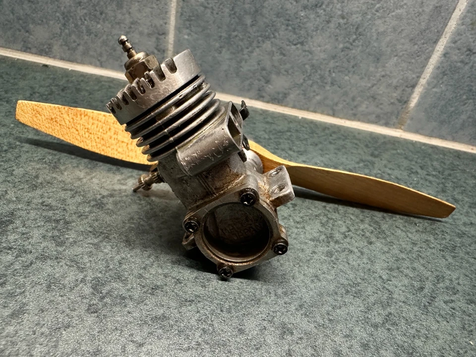 OS Max 10 1.6cc vintage airplane engine 1960 approx - Image 4 of 4