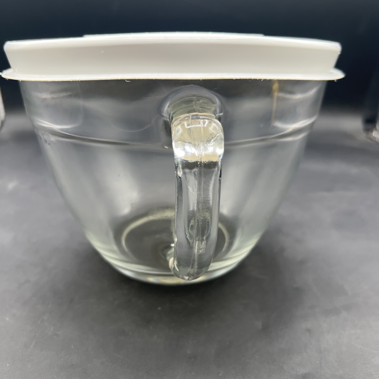 VTG Pampered Chef 8 Cup 2 Quart Batter Bowl Measuring Cup w/ Lid - Made In USA