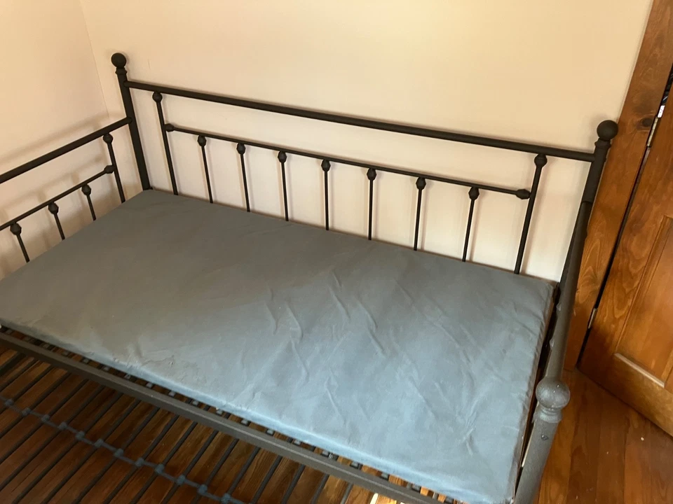 Dorel Home Manila sofá cama doble de metal con nido en bronce Foto 3 de 4