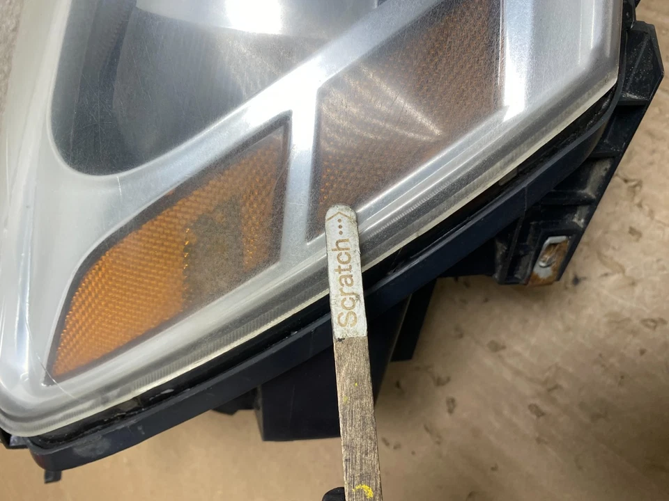 Farol de halogênio 2007-2012 GMC Acadia lado direito do passageiro fabricante de equipamento original U0648 DW - Imagem 4 de 4