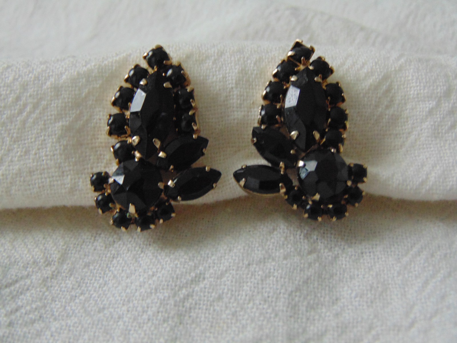 vintage black crystals prong set Juliana clip on earrings
