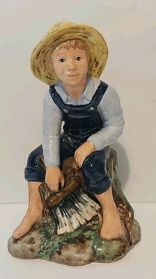 1981 ROYAL DOULTON ENGLAND TOM SAWYER FIGURINE HN 2926 MINT