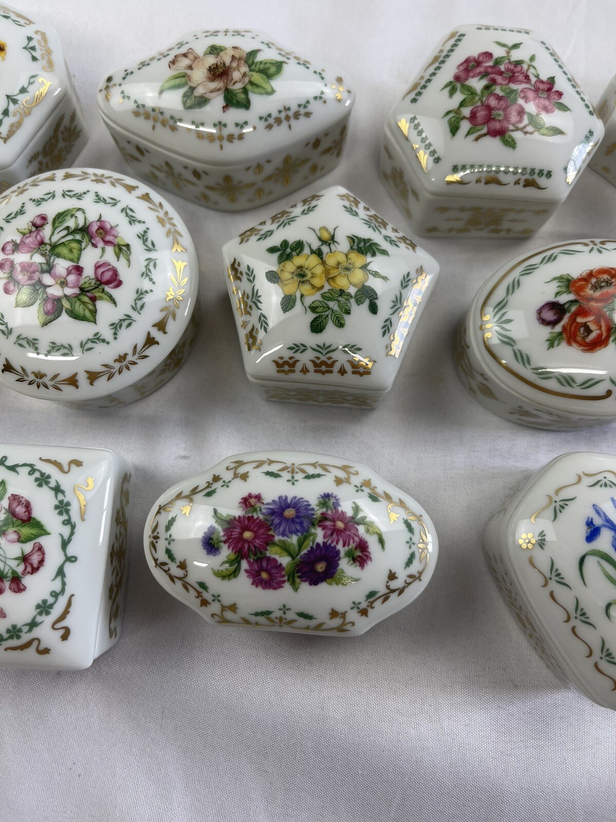 DAR 1981 Complete Set Of 13 Flowers Of Colonial America Trinket Box EUC