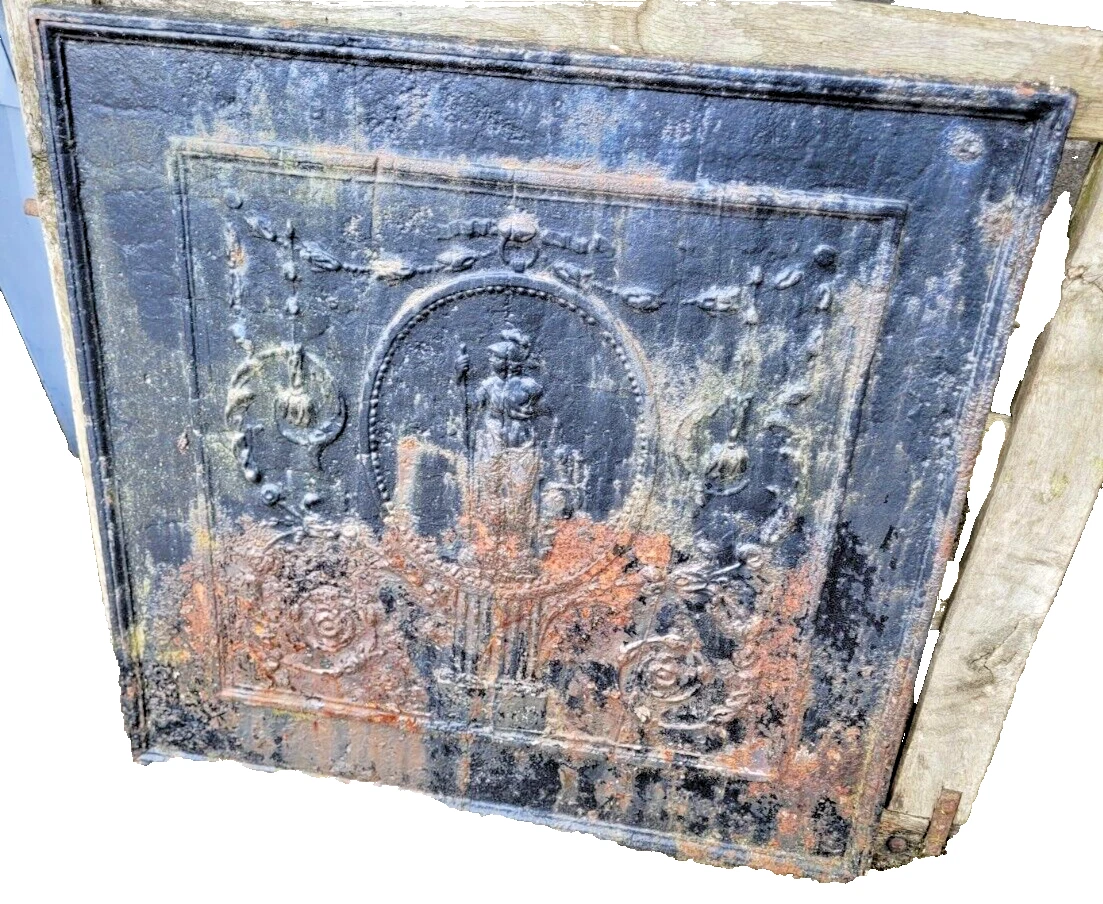 Plaque De Cheminée Ancienne En Fonte - Décor D'angelots - XIXème Siècle