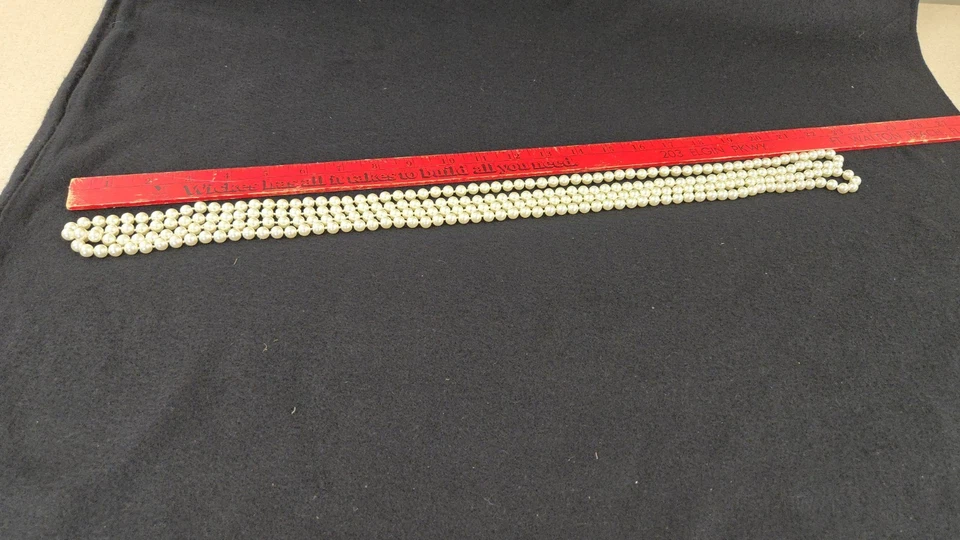 Premier Design (3items)'Ruffles' Brooch,Pearls& 2 Clips to adjust Pearls length - Image 3 of 4