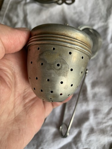 Lot Of 9 Pieces Tea Strainers Infusers Vintage Metal Aluminum Stainless Steel - Picture 5 of 18