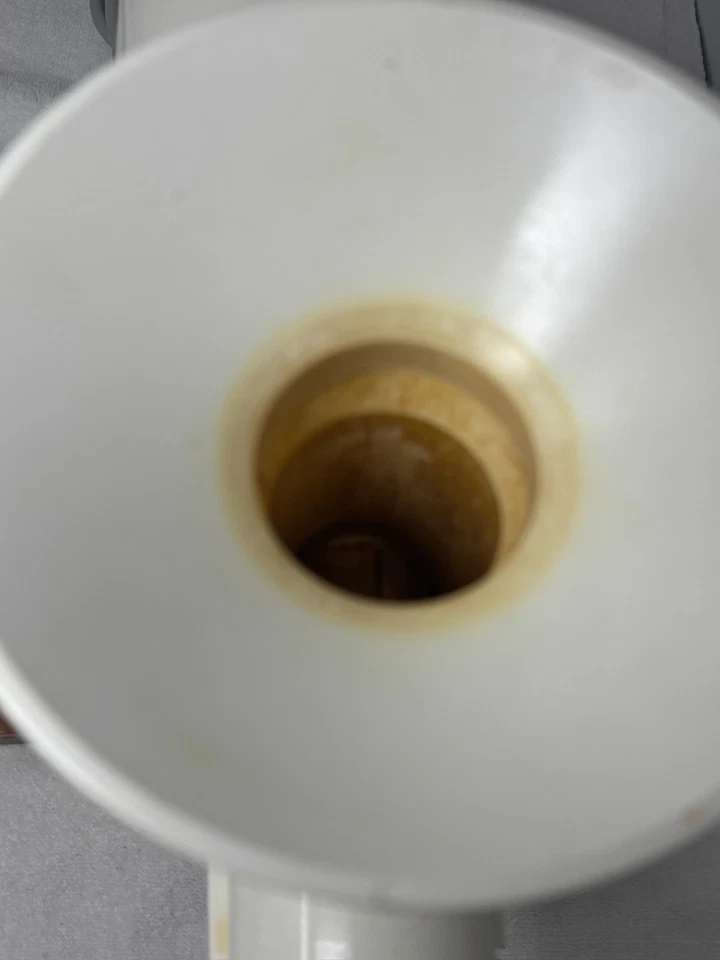 Exprimidor Champion 1/3 HP modelo de alta resistencia G5-NG-853S usado color almendra Foto 3 de 4