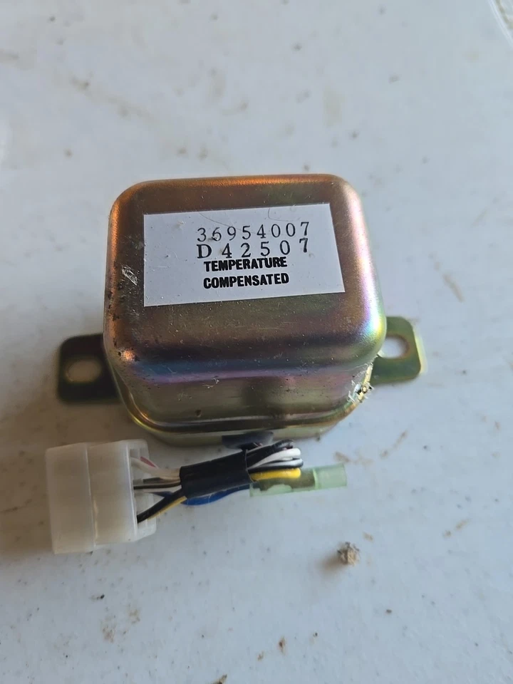 Регулятор напряжения Lucas NCJ 106 894205810 Cheverolet 1975-80 пикап Chevy Luv - Изображение 3 из 4