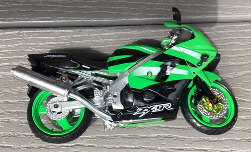 NEW-RAY 1/12 SCALE GREEN & BLACK KAWASAKI NINJA ZX 9R MOTORCYCLE NEW JUST NO BOX - Picture 5 of 23
