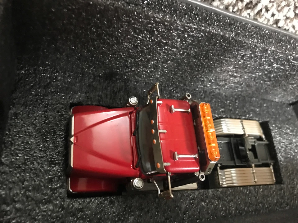 1:50 Diecast Masters International HX520 Semi w/Lowboy CAT 320DL Excavator NEW!! - Image 2 of 4