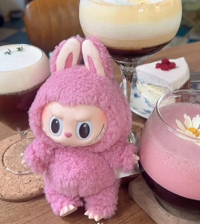 POP MART THE MONSTERS Lychee Berry ぬいぐるみ Pop Mart Labubu The Monsters Exciting Macaron Lychee Berry