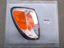 03-07 TOYOTA LAND CRUISER FRONT RIGHT TURN SIGNAL INDICATOR CORNER LIGHT OEM NEW
