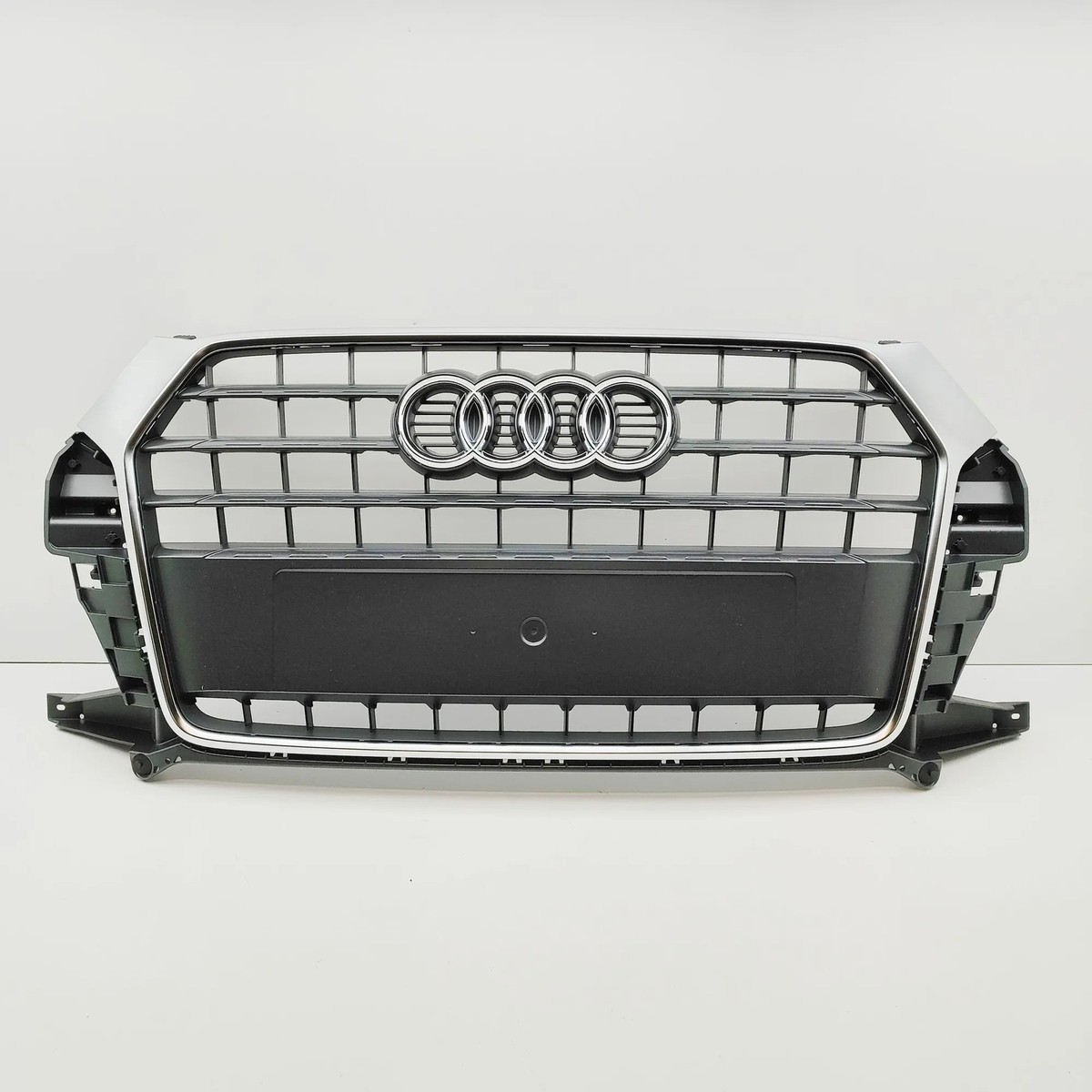 おまとめ【q332 q722 q747 q810 q821】【aph98】 AUDI Q3 8U Radiator Grille 8U0853651M 1QP 8U0853651M1QP NEW