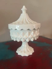 Vtg L.E. Smith Milk Glass ‘Carousel’ Large Pedestal Lidded Candy Compote Diamond