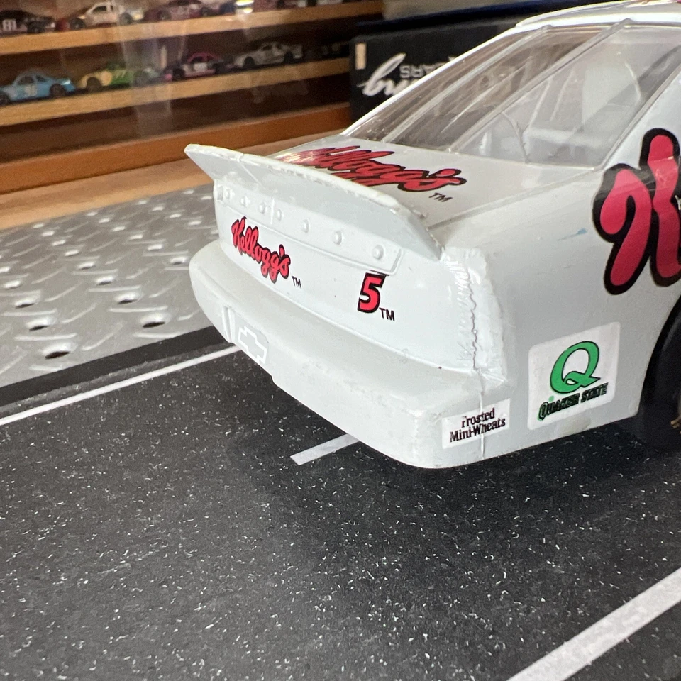 1996 Racing Champions 1:24 NASCAR Terry Lebonte Kellogg's #5 Car -damaged Window - Image 3 of 4