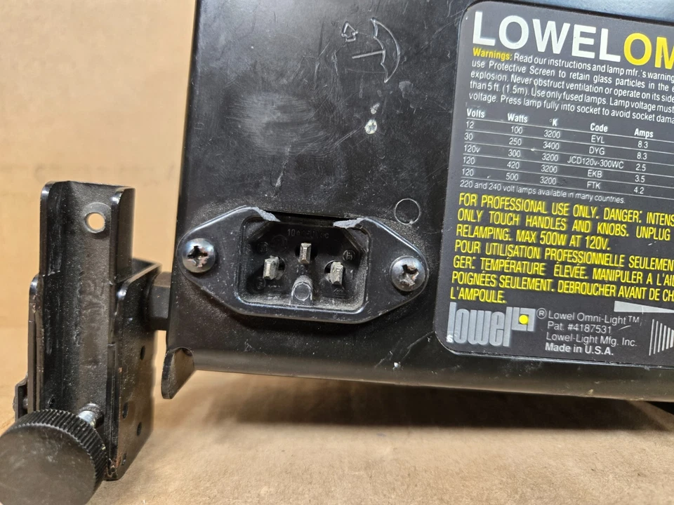 Lowel Omni Light 500W UNTESTED-NO CORD-NO LEAF- AS IS-FOR PARTS OR REPAIR - Image 3 of 4