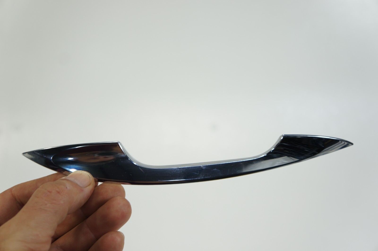 2017-2020 BENTLEY CONTINENTAL GT PASSENGER RIGHT CHROME DOOR MOLDING HANDLE