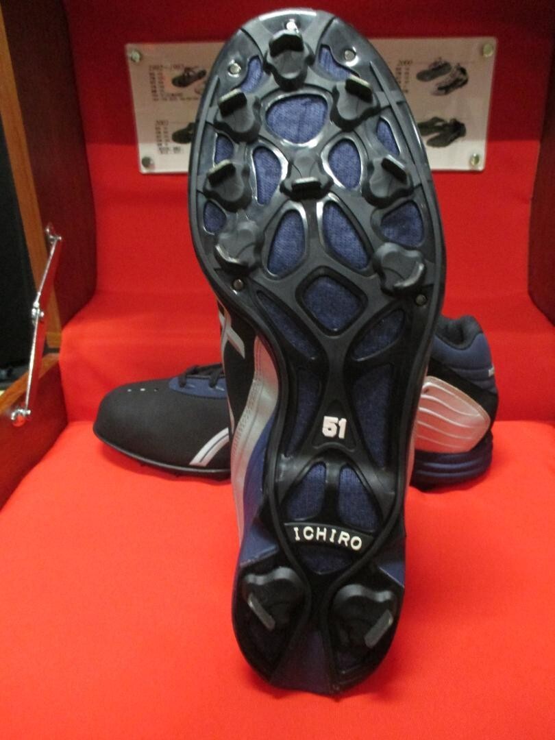 Rare Ichiro spikes 2005 limited edition of 100 pairs ASICS