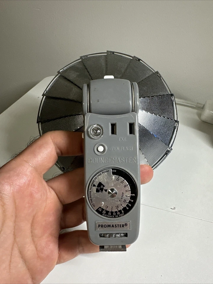 Vintage PROMASTER BOUNCEMASTER Collapsible Folding Pocket Flash Untested - Image 2 of 4