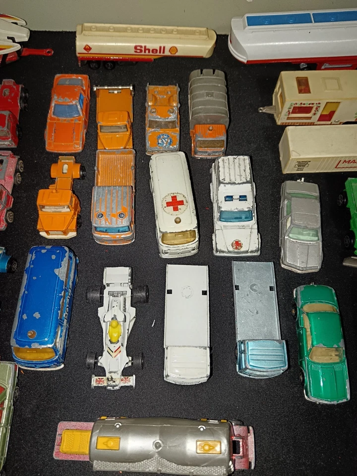 Lot ~37 MAJORETTE vintage à restaurer – TOTAL citerne + hors-bord – pièces - Photo 3/4