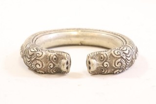 Armreif Löwenköpfe Metall versilbert China um 1900 (IG234)