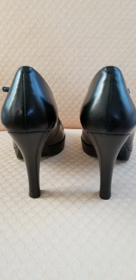 SIGUIENTE Zapatos de cuero negros con plataforma de tacón alto de 7,5 M para mujer usados Foto 3 de 4