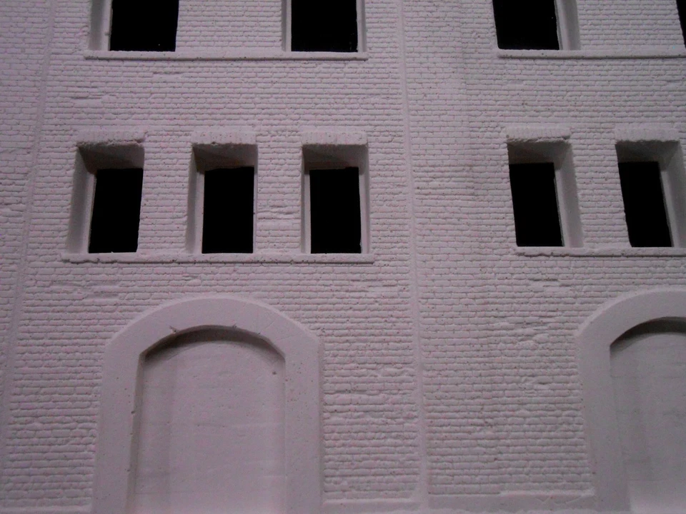 Downtown Deco HO Scale Background Flat Warehouse Wall Unpainted Casting Windows - Image 3 of 4