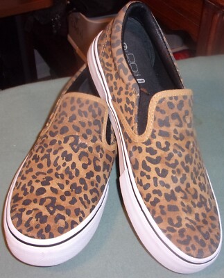 Women's size No Bundries leopard print slip in canvas shoes