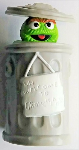 FIGURINA GIOCATTOLO SESAME STREET ELMO IN GROUCHLAND ARBY'S 1999 3" - Foto 2 di 3