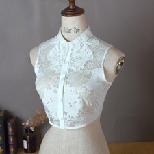 Chemisier Court À Col Faux En Dentelle Florale Avec Boutons