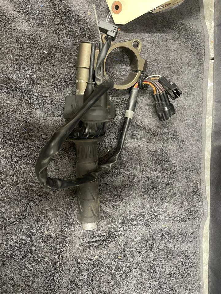 04 05 Clip de manillar Kawasaki Ninja ZX10R 46003-0045 2004-2005 Foto 4 de 4