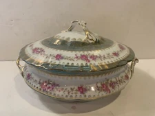 Vintage CARLSBAD AUSTRIA ROUND SHAPED SOUP TUREEN/ COVERED VEGETABLE DISH 8 1/2 