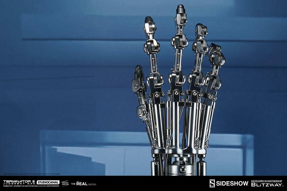 Terminator 2: Judgment Day T-800 Endoskeleton Arm and Brain Chip