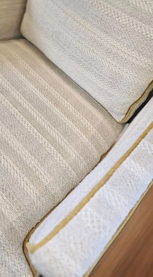 MCM Earlon Club Chair Lounge Giratorio Balancín Crema con Borde de Terciopelo Dorado De Colección Usado en Excelente Condición Foto 3 de 4