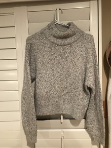 hollister gray sweater