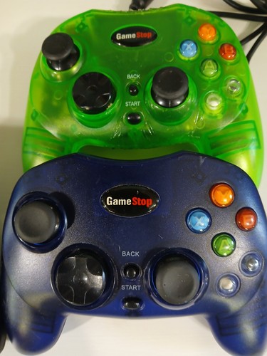 2 GameStop 3rd Party Xbox Controllers Plus 1 Xtra. - Picture 1 of 6