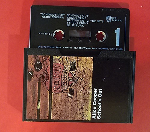 Alice Cooper School's Out Slip Case Cassette Tape WB M5-2623 - Picture 2 of 6