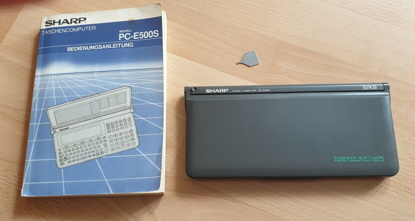 Details zu  SHARP PC-E500S / 32 KB Pocket Computer, BASIC Calculator, Taschenrechner Nachschub im Inland