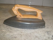 VINTAGE WOLVERINE COMPANY TIN AND PLASTIC CHILD'S TOY PLAY IRON T19