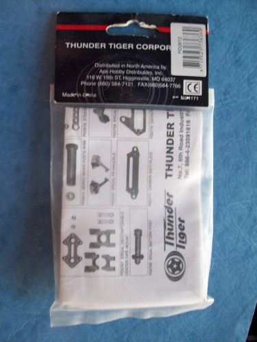 VINTAGE THUNDER TIGER 612 SERVO SAVER MOUNT SET RED EB4 EB-4 PD0612 NIP - Picture 2 of 2