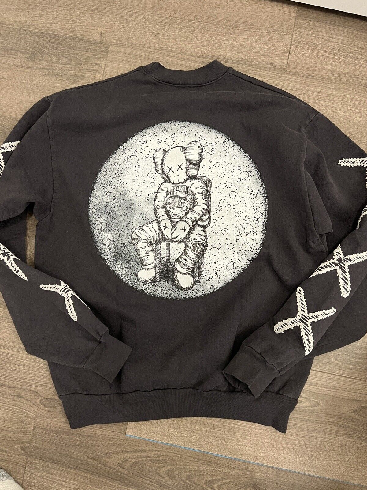 新品未使用 KAWS FOR KID CUDI SWEAT 公式アイテム