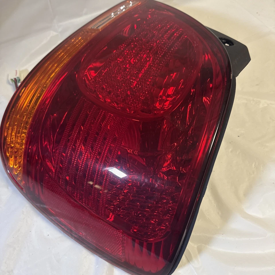 Lanterna traseira Toyota Solara 1999–2003 lateral direita do passageiro DEPO 212-19J1R aftermarket - Imagem 2 de 4