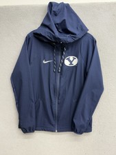 Nike BYU Cougars Team emitido jugador Nike para hombre Brigham Young fútbol Gameday M
