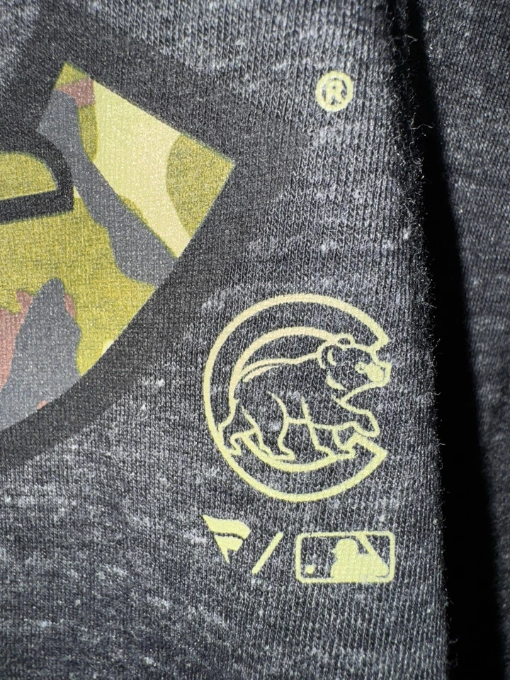 Camiseta gris oscuro mediana para hombre Fanáticos Chicago Cubs MLB Béisbol Día de los Caídos nueva con etiquetas Foto 3 de 4