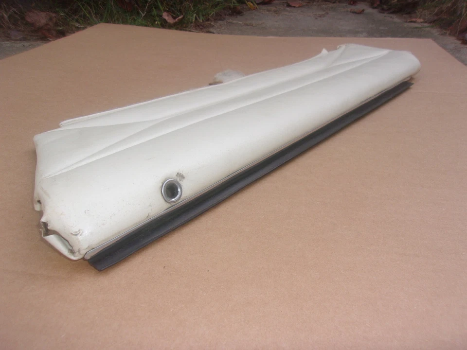 Chrysler New Yorker 1979 5th Ave nuevo MoPar puerta delantera derecha panel de ajuste superior Foto 4 de 4