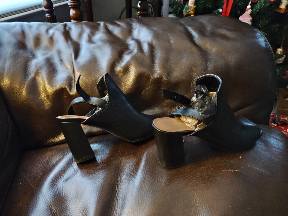 Botas peep toe Banana Republic pretas - Imagem 3 de 4