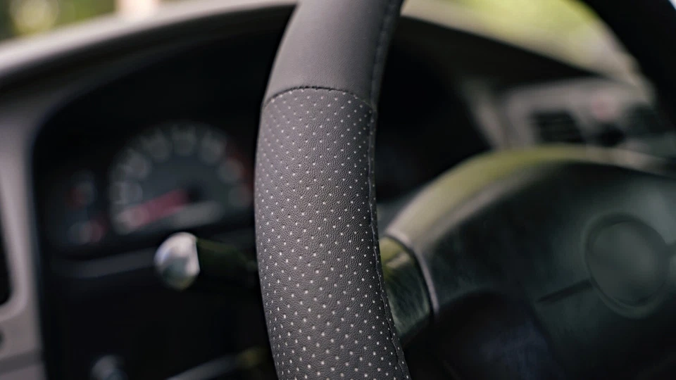 For Volkswagen Jetta 2015-2025 Steering Wheel Cover 14.5" Red Stripe,  Anti-Slip - Image 3 of 4