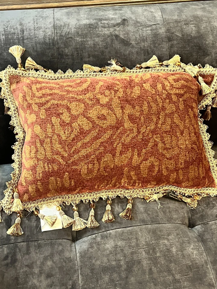 Almohada con cuentas de oro rojo michael amini Foto 3 de 4